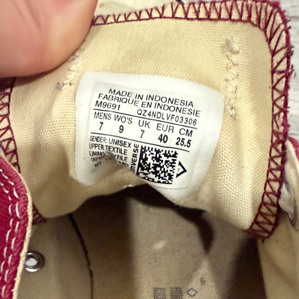 Converse - Picture 3 of 5